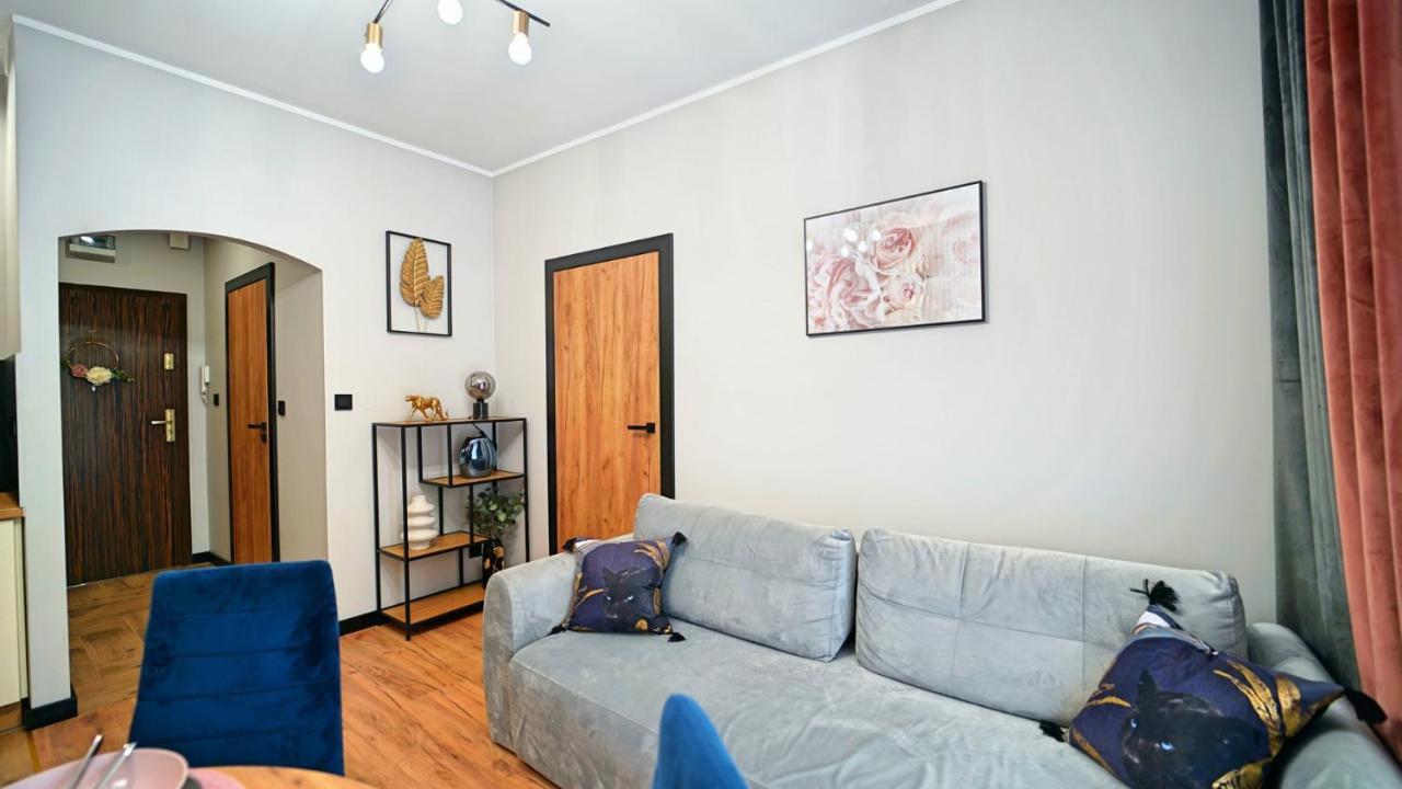 Everysky - Obroncow Pokoju 1d Apartment